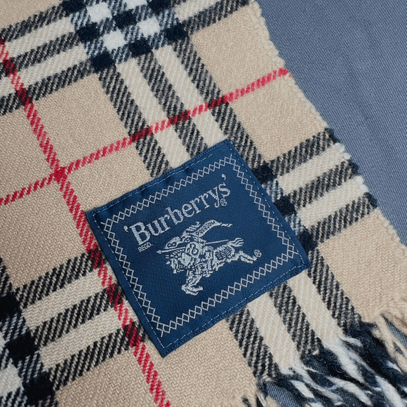 Burberry 100% Wool Scarf - Picture 8 of 10